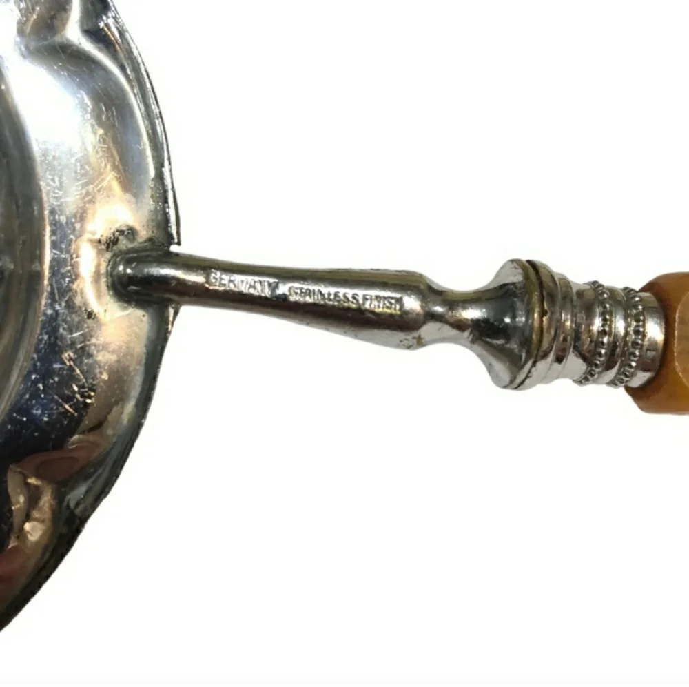 Vintage Flower Tea Strainer with Bakelite HandleVintage!